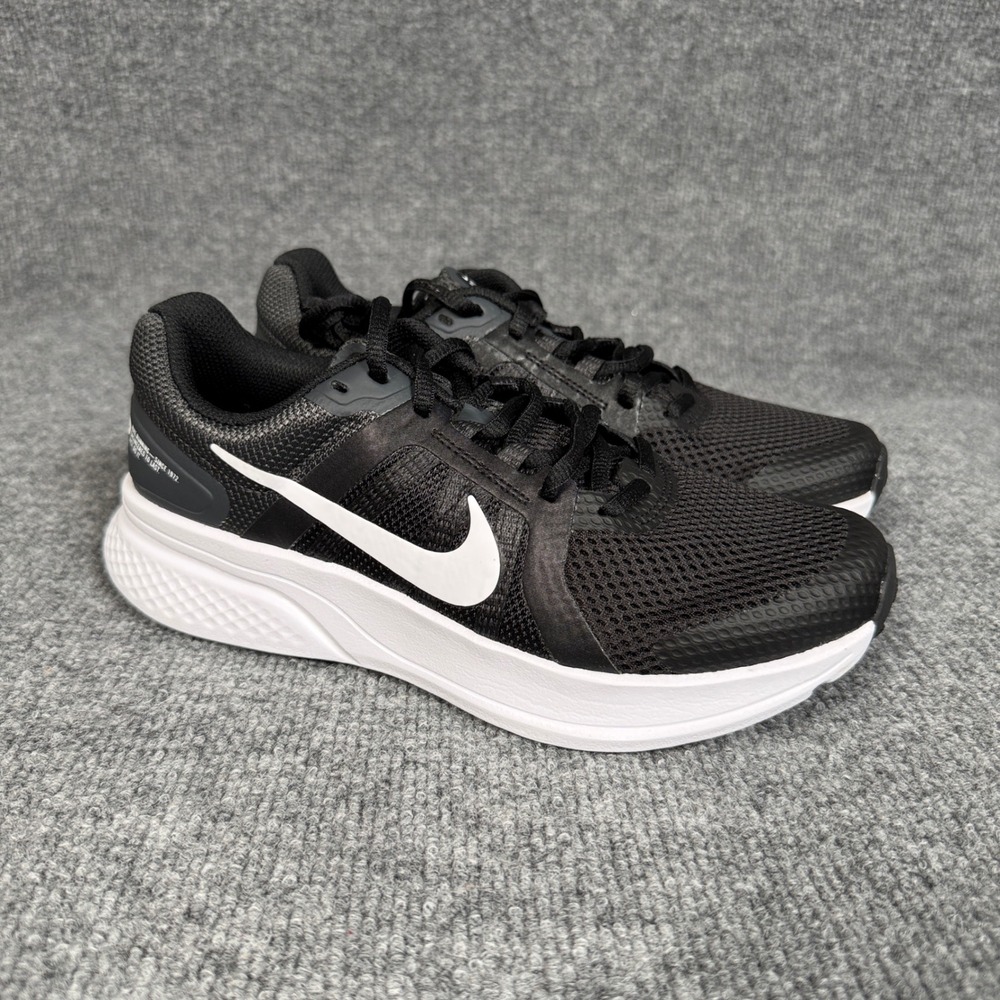 Nike Womens Size 8 Run Swift 2 Shoes Sneakers Black White Lace Up CU3528-004